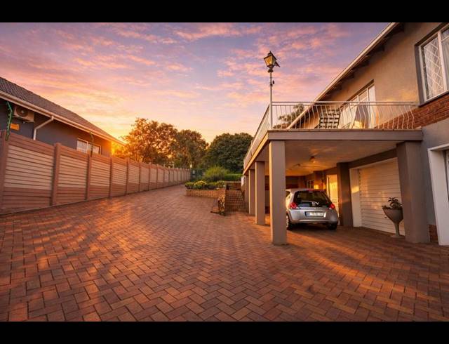 4 BEDROOM HOUSE FOR SALE IN WATERKLOOF RIDGE